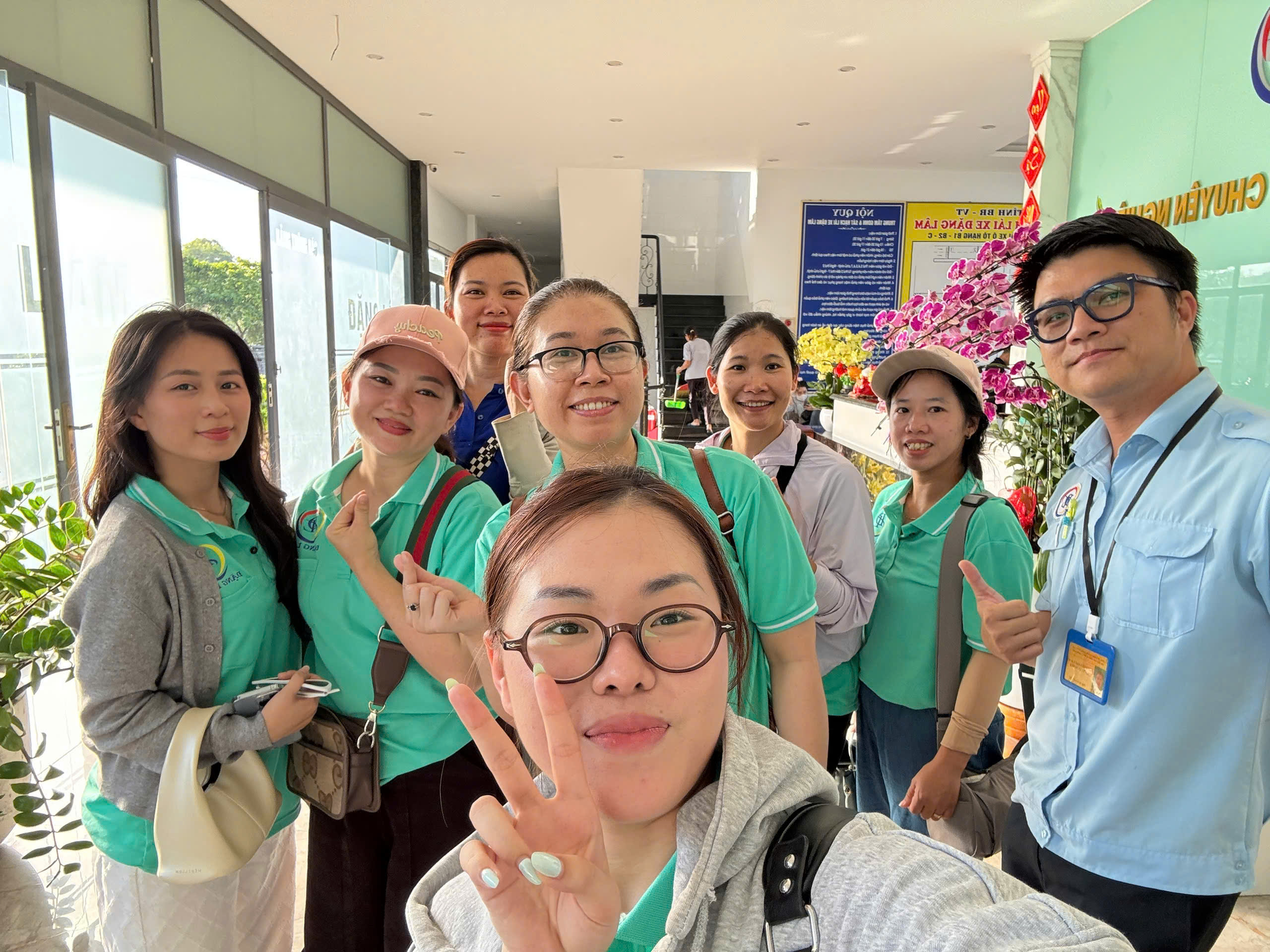 Thầy Nghĩa cùng học viên